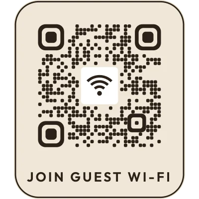 Una tarjeta color crema con un icono de Wi-Fi en el centro del código y «Conéctate al Wi-Fi de invitados» debajo